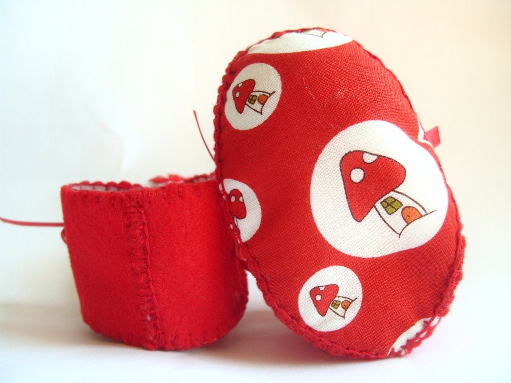 Red Mushroom Toadstool Baby Unisex Booties. ECO Felt Baby Bootie Booties Baby Boots. Baby Shower Gift. Baby First Shoes