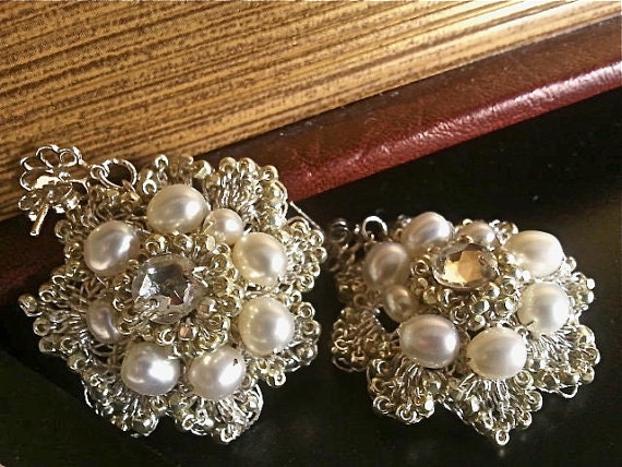 Wedding Pearl Earrings, Pearl and Rhinestone Earrings, White Pearl Earrings, Pearl Bridal Earrings,,Cluster Pearl Jewelry, Wedding Jeweller