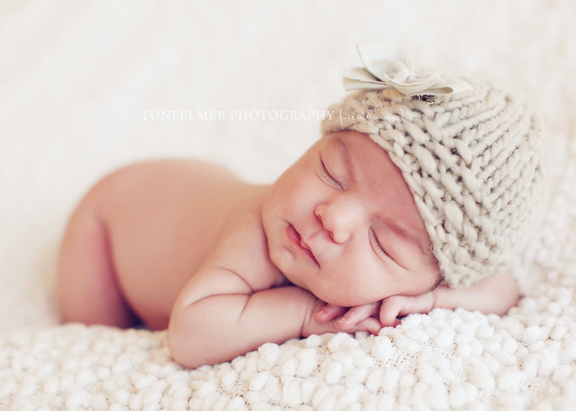 knit newborn baby hat with bow