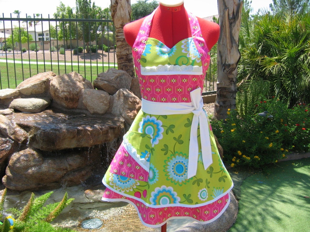 Womens Aprons - Sweetheart,  Retro, Handmade, Pin Up -  Pretty Bird  - Pillow and Maxfield - Scarlet Chic Apron