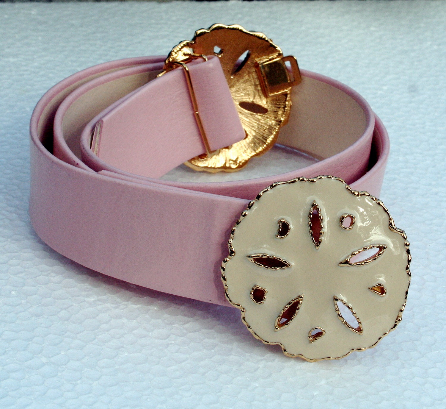VINTAGE Gay Boyer Cream Enamel Belt Buckle on pink belt - Sand Dollars