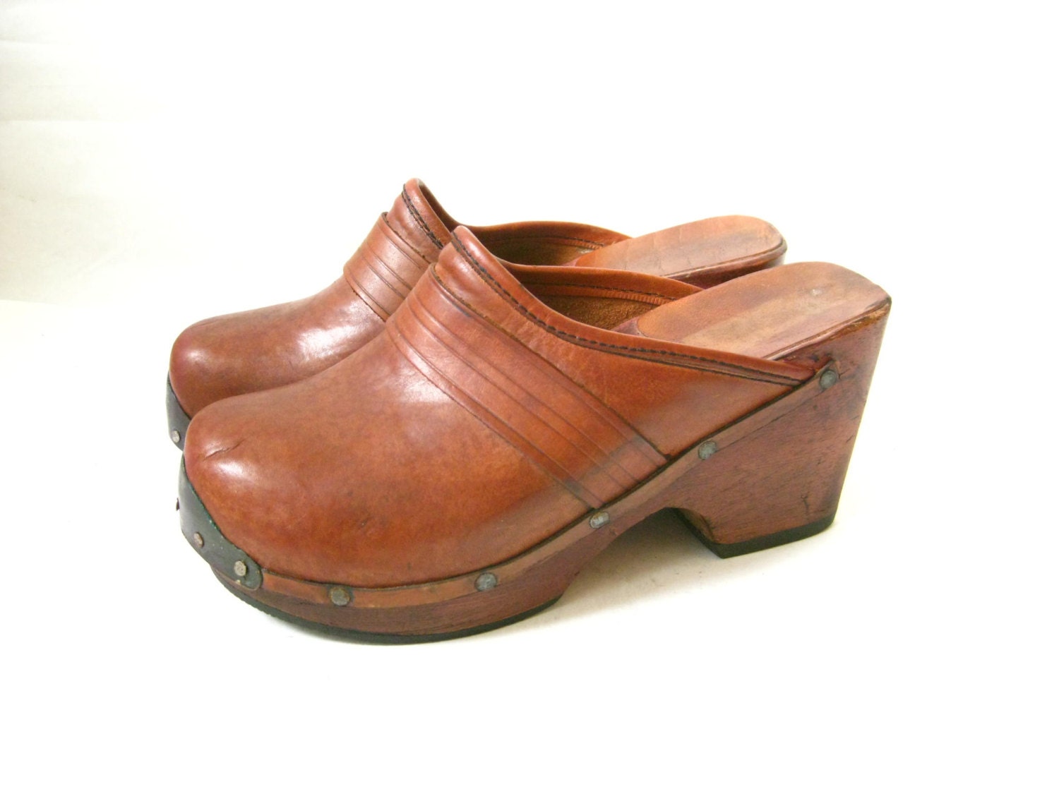 Vintage 70s Wooden Heel Brown Leather High Heel Hippie Boho  Clogs. Size 9