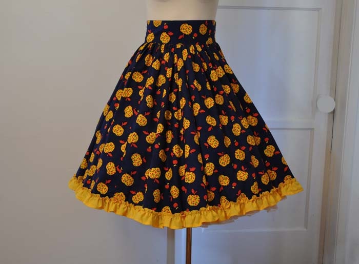 70s skirt / Apple of My Eye Vintage 1970's Novelty Print Full Circle Skirt