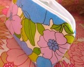 Make-Up Case - Vintage 1970s Mauve And Blue Flowers Fabric