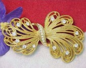 Beautiful Brooch Brilliant Clear Rhinestones Textured Gold Tone Swirls 2 5/8 inch