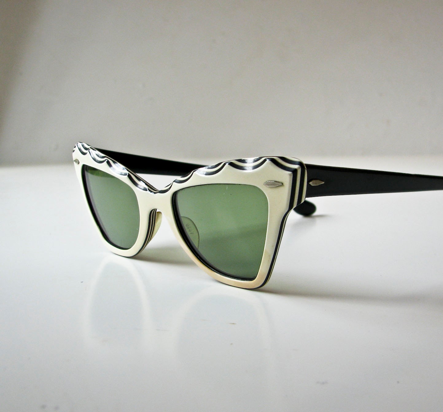 1950's Cat Eye Sunglasses - Mid Century Modern - Ray Ban - Ivory and Black
