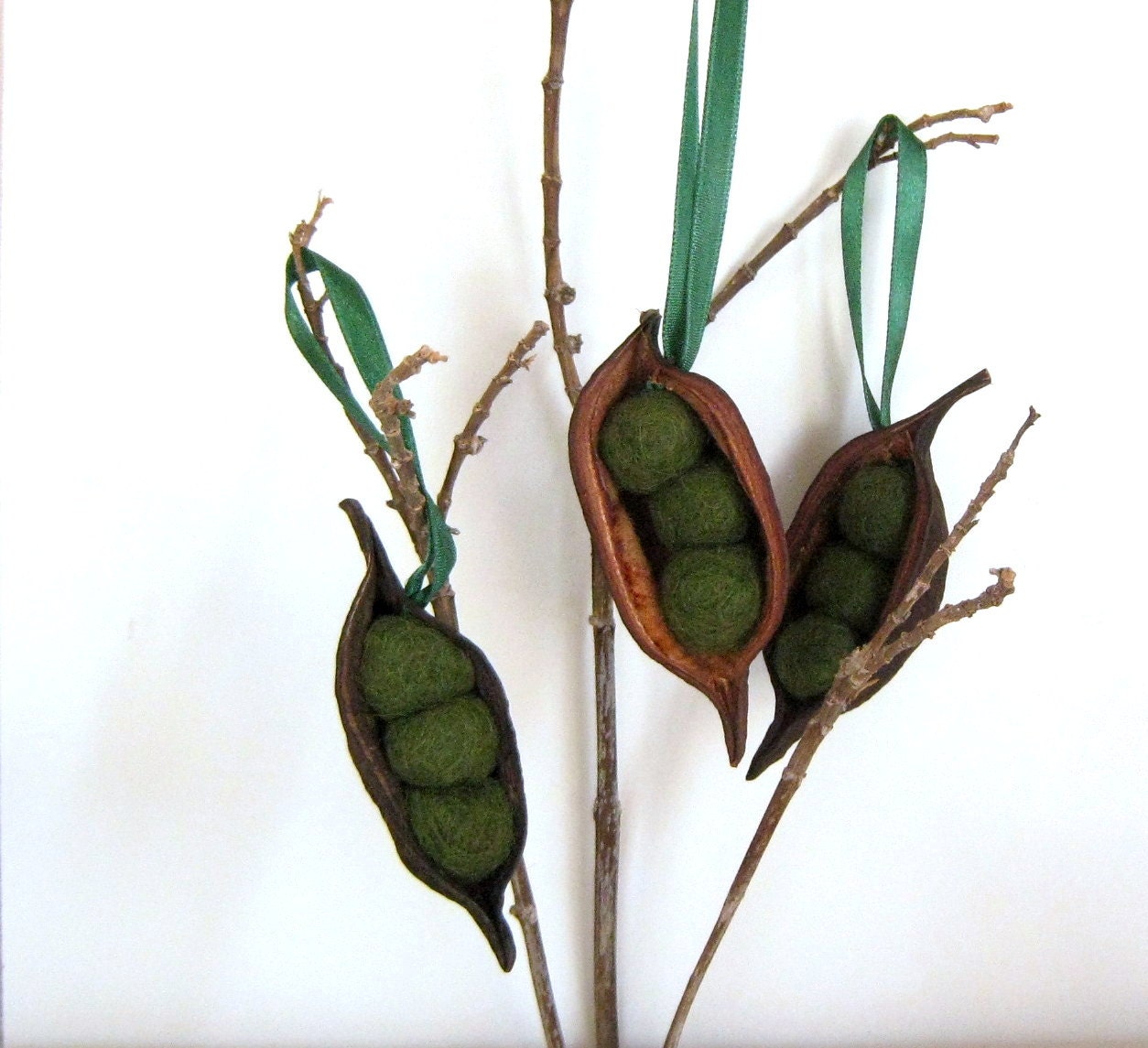Ornaments - 3 Green wool felted Peas in Natural Wooden Pods - Eco Friendly Home Decor  Display -  Winter Needle Wool Felted Decoration