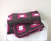 vintage GRANNY SQUARE quilt.