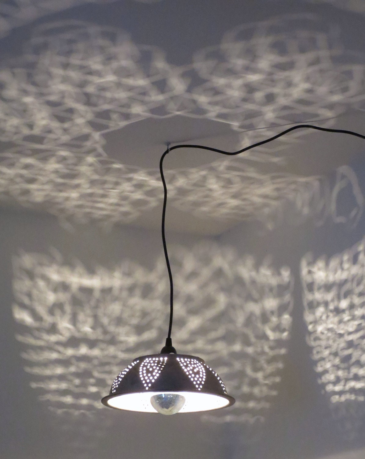 Plan 9 flying saucer plug-in pendant light - Rustic edition