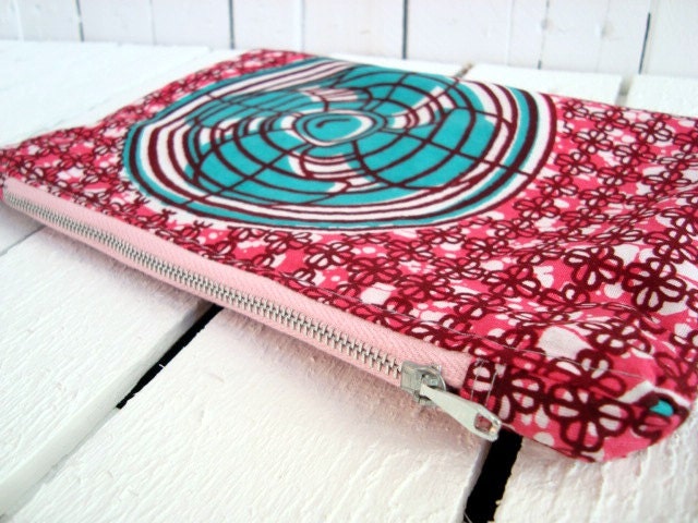 Zippered pouch, make up, cosmetic purse.