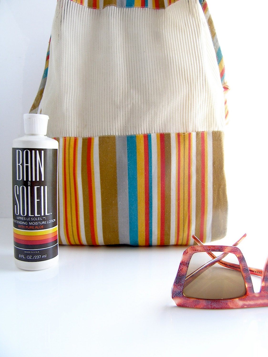 50s drawstring beach bag - Mad Men 1960s surf chic - cabana striped cotton and rubber mesh - Megan Draper beach chic