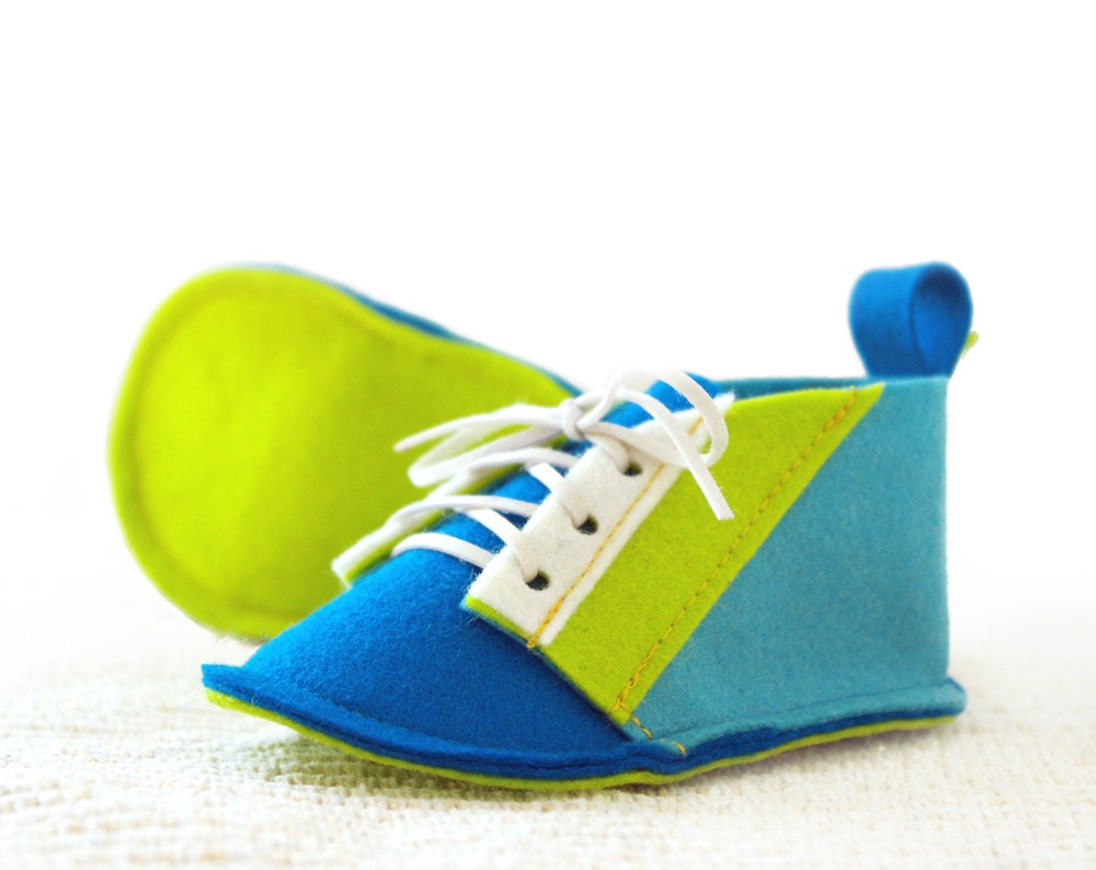 Baby boys shoes blue, turquoise, azure & lime baby booties, Retro Modern style baby slippers in pure wool felt