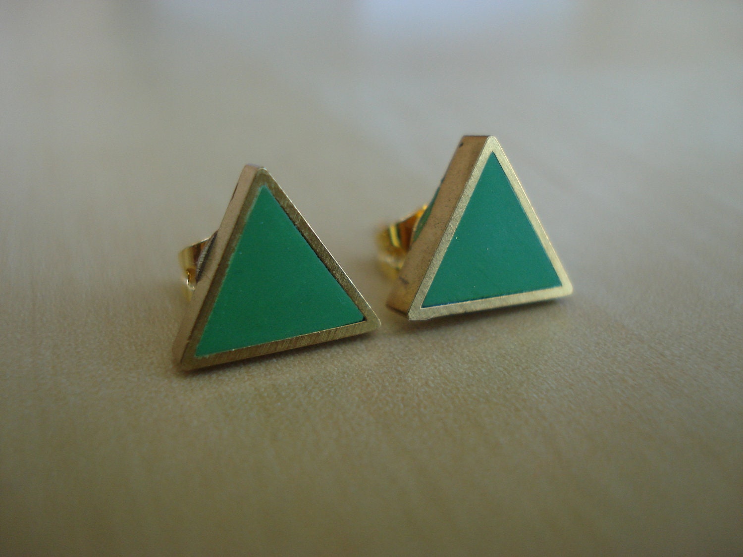 kelly green small brass triangle stud earrings