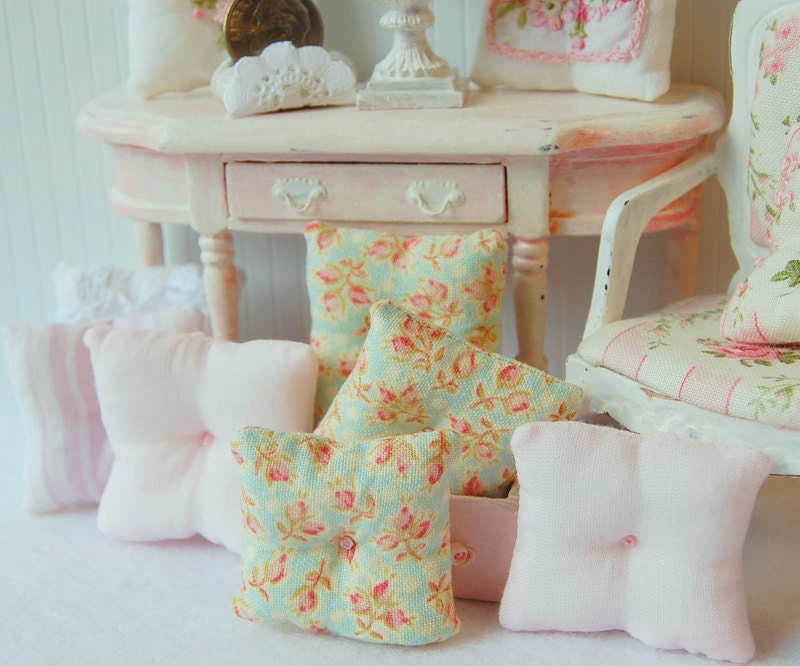 Dollhouse Miniature Sabby Chic Pink Rose Bud Toss Pillows - Memoriesnminiature