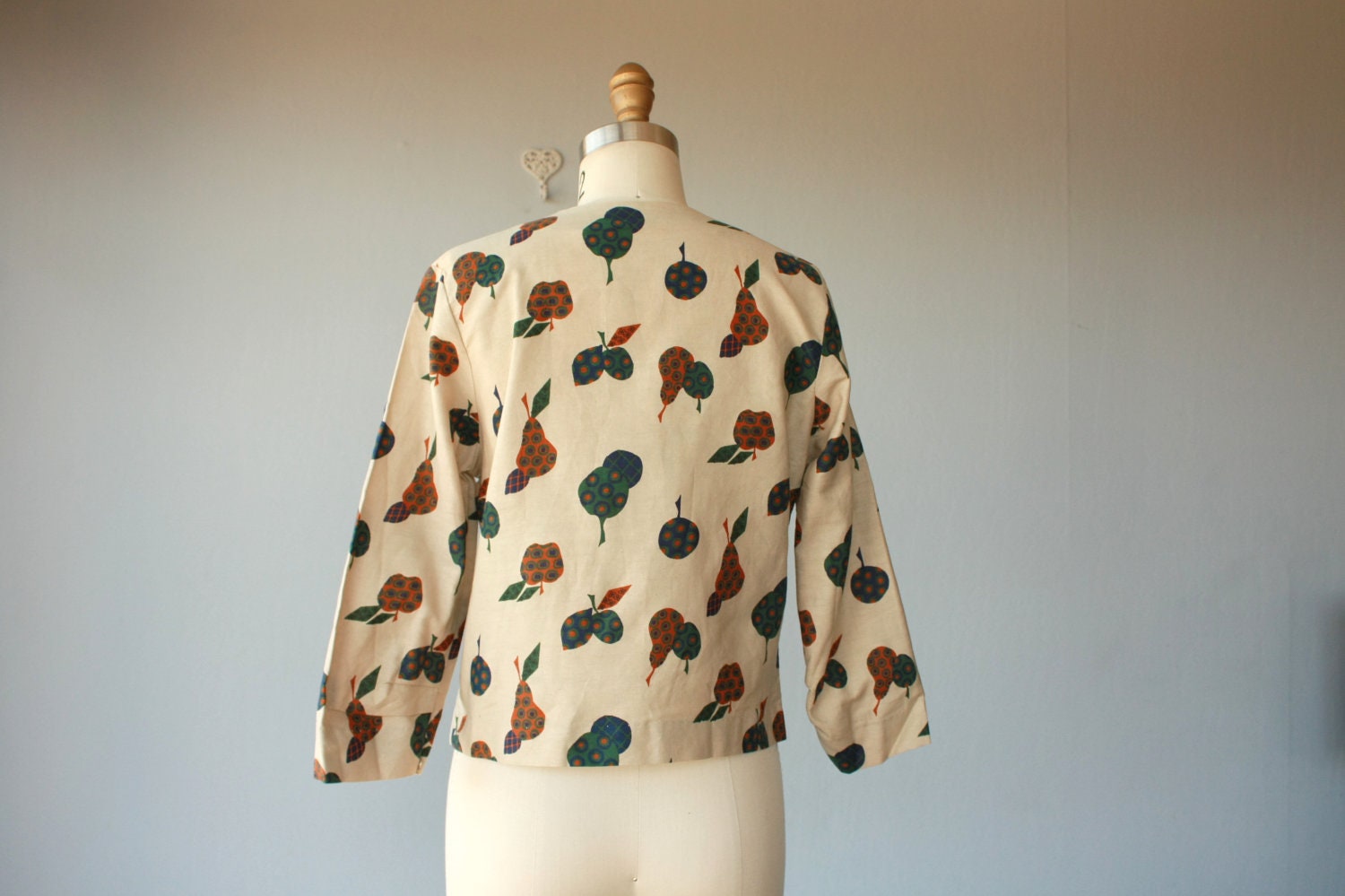 1960s jacket / linen jacket / 60s cropped jacket / pear print jacket / novelty print - size small