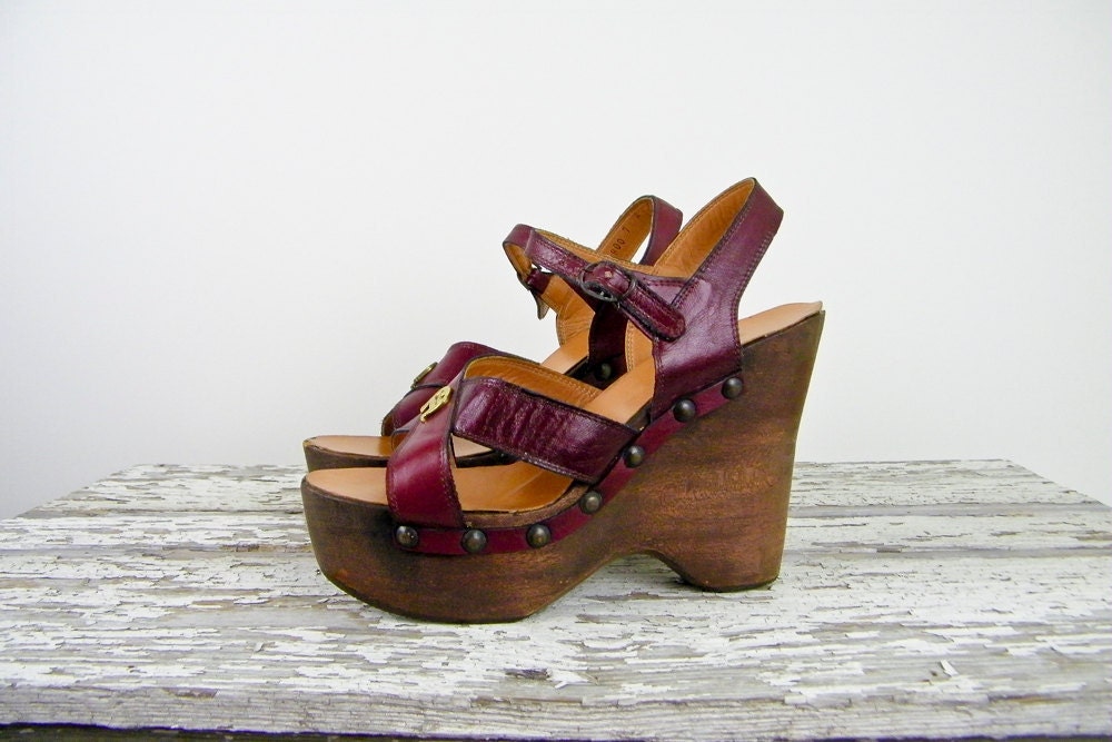 1970s platforms / Vintage 70s Etienne Aigner platforms / oxblood studded wood platforms