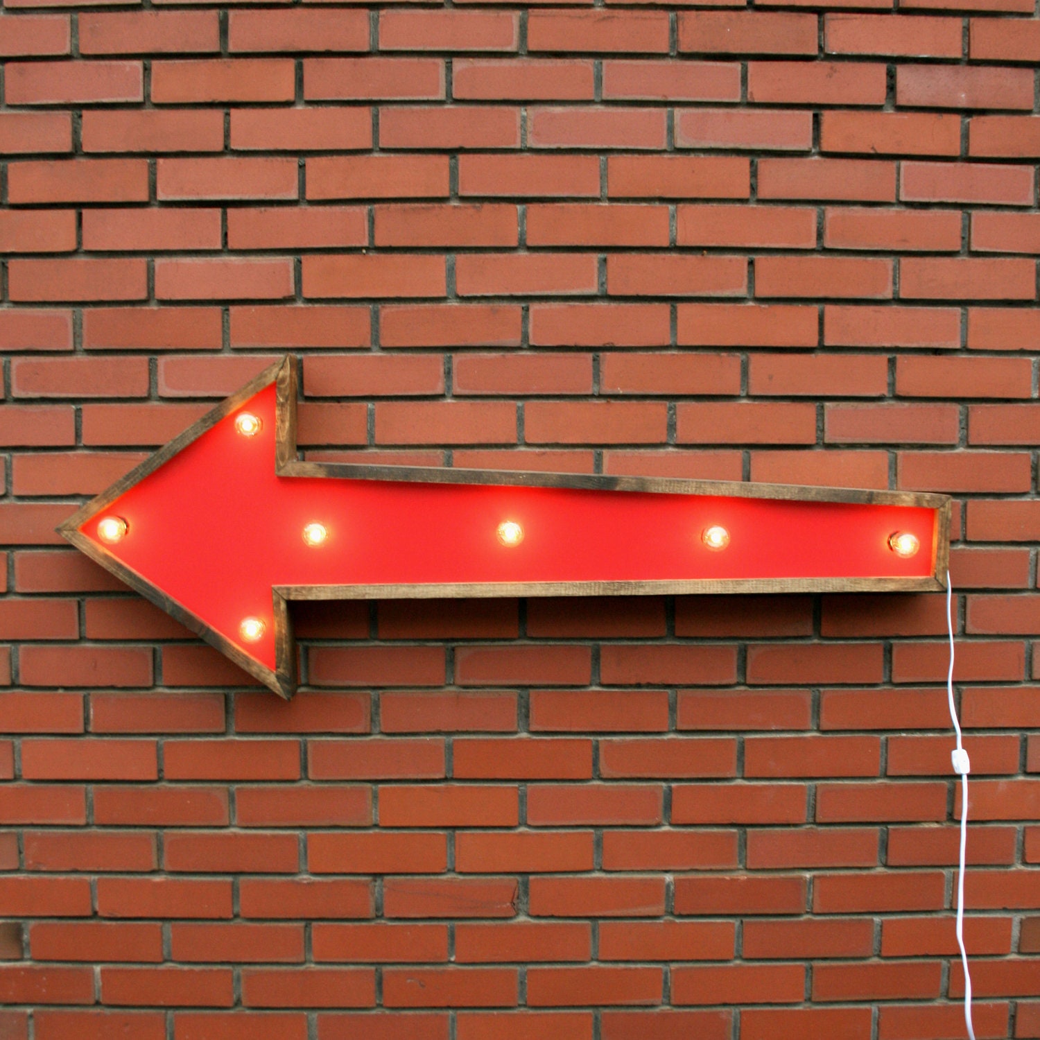 Arrow Marquee Light // Large // Red