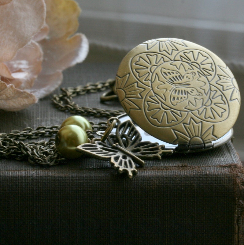 Round Locket  Necklace, Butterfly Charm Necklace, Antique Gold Locket, Heirloom Jewelry, Round Locket,  Butterfly Locket - Butterfly Meadow