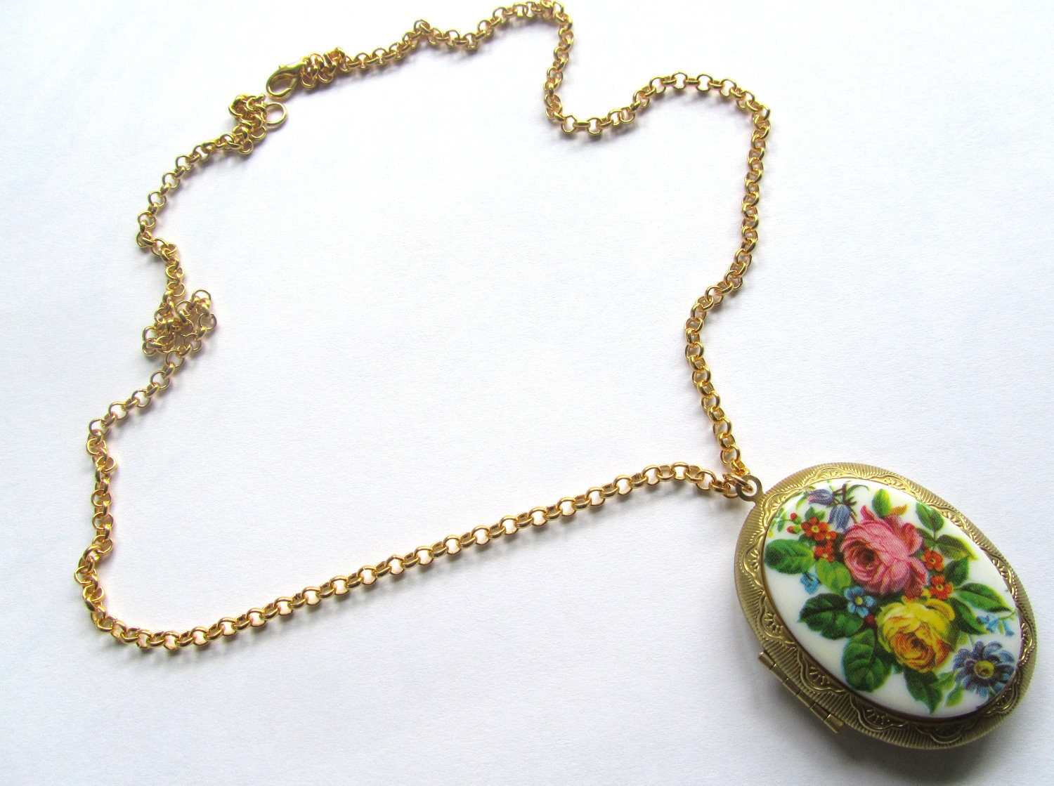 Flower Locket, Large Vintage Locket, Flower Cabochon, Spring Fashion, Maid of Honor Gift,Gift Mom,Sister,Long Necklace