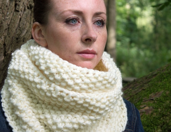 Chunky Knit Cream Infinity Loop Winter Scarf - Meringue