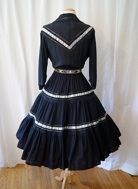 Rockin 1950's black cotton squaw patio dress with silver ribbon trim vlv rockabilly ranch - size Medium to Large