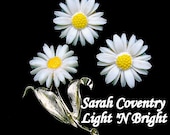 Sarah Coventry Brooch & Earrings "LIght N Bright" Plastic Daisy Demi Parure Original Box