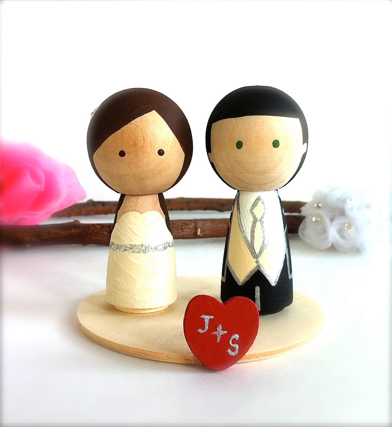 Kokeshi Doll Custom WEDDING CAKE TOPPER With Mini Love Heart Stand Wood Peg Dolls Bride Groom Wedding Cake Toppers Custom Cake Topper