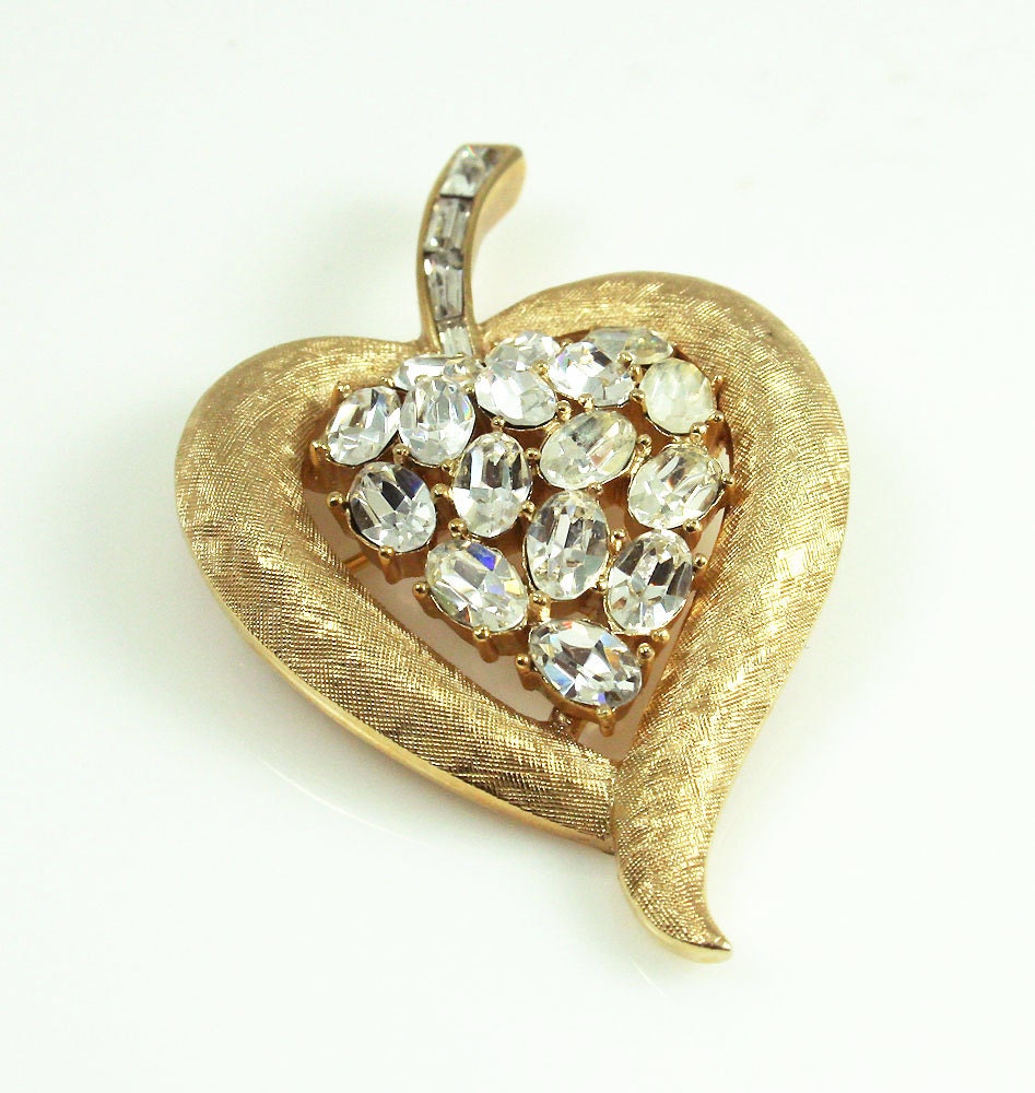 Vintage Trifari Mod Goldtone Rhinestone Brooch