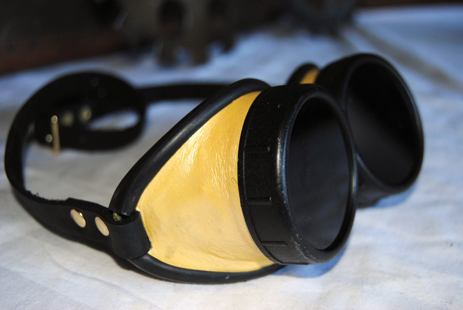 Light pearlescent yellow painted leather goggles