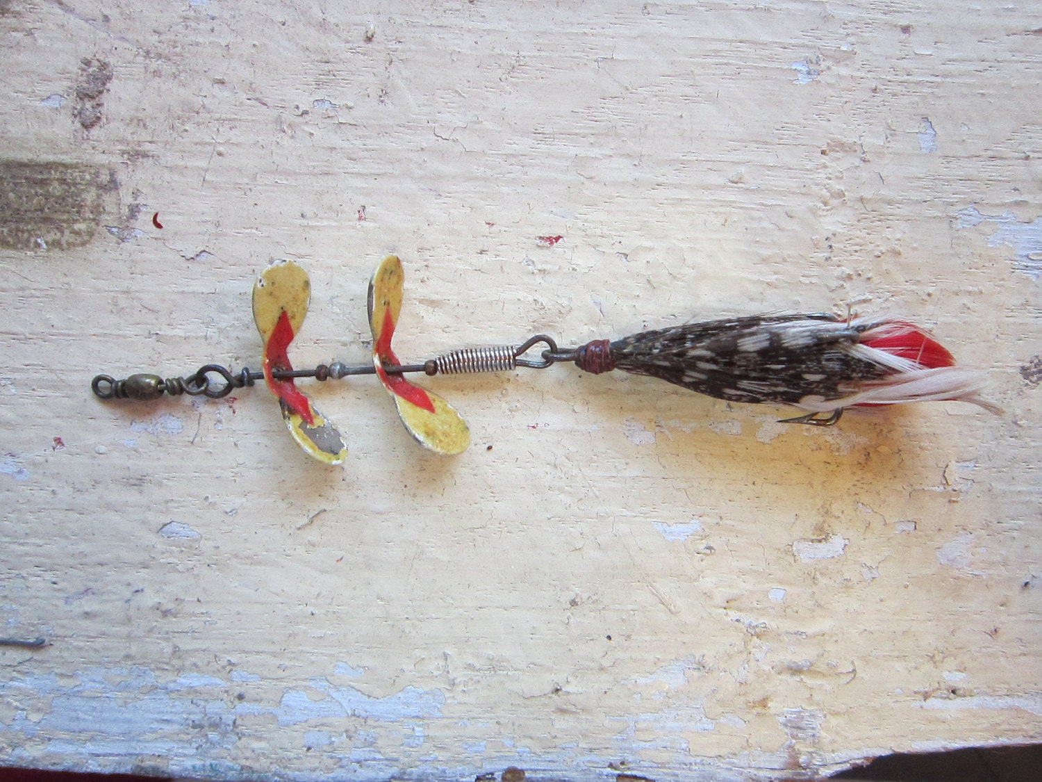 vintage fishing lure - PFLEUGER Tandem Spinner - feathers