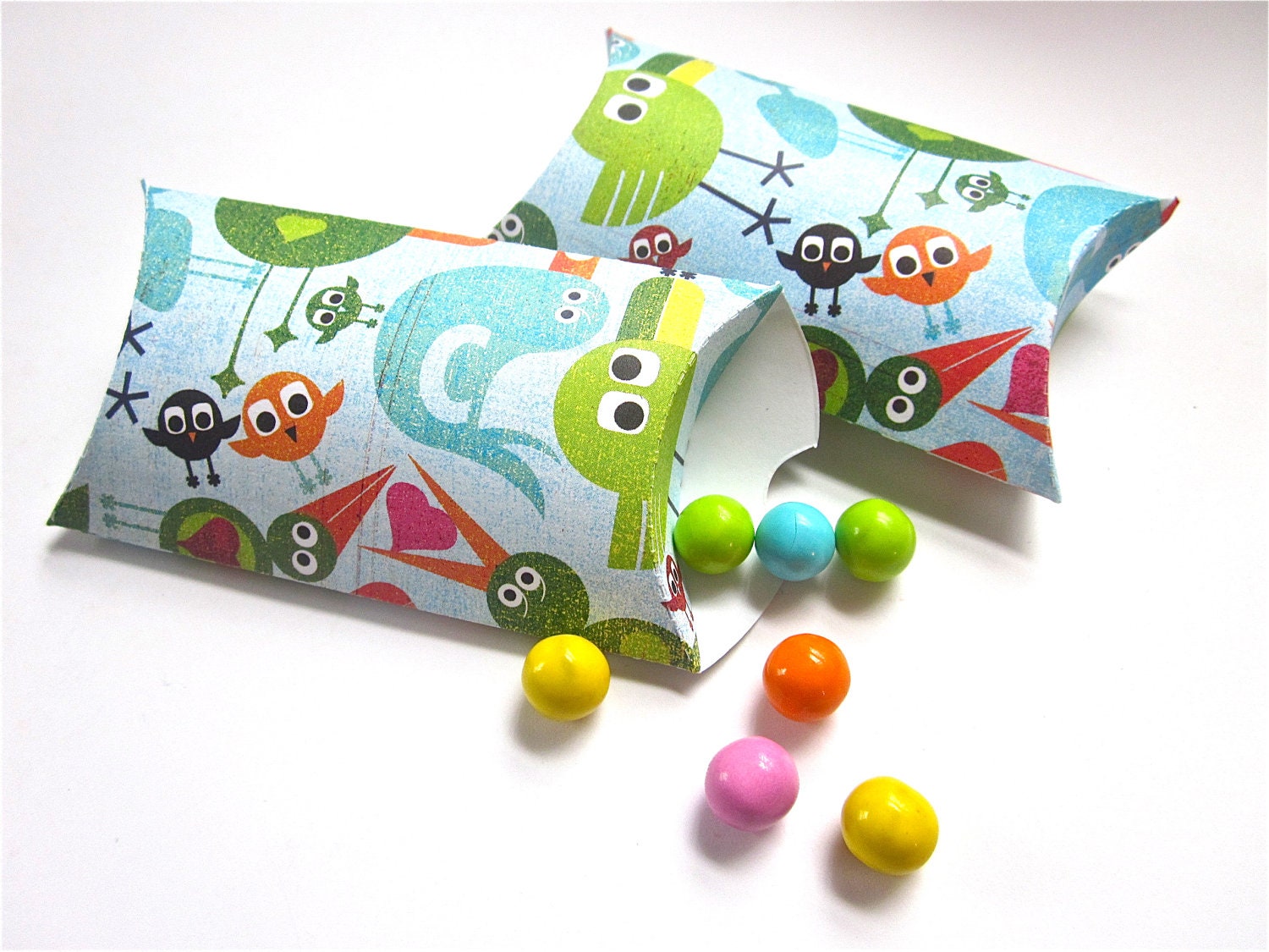Pillow Boxes with Retro Colorful Birds Design, Set of 12 Gift Boxes