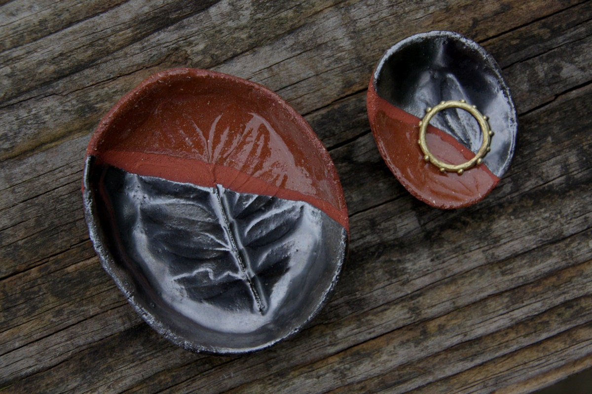 Ensemble - two trinket dishes  tea bag holder spoon rest