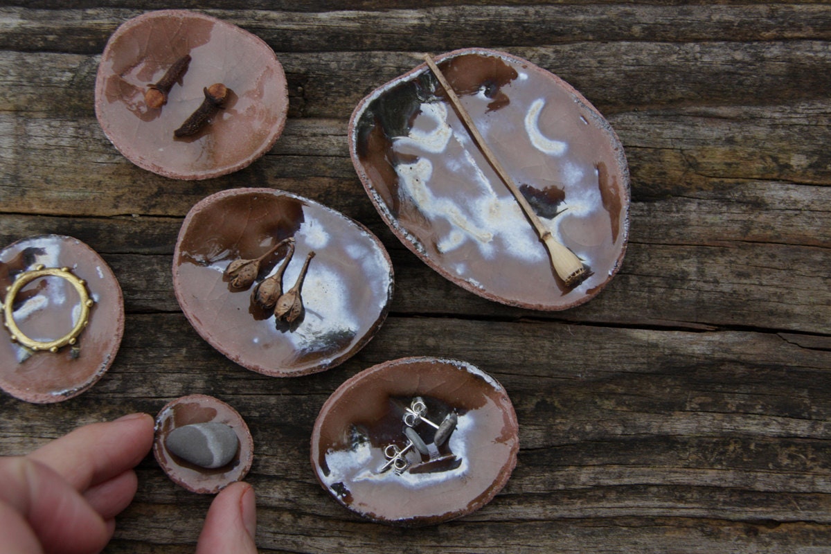 Ensemble - 6  trinket dishes  tea bag holder spoon rest