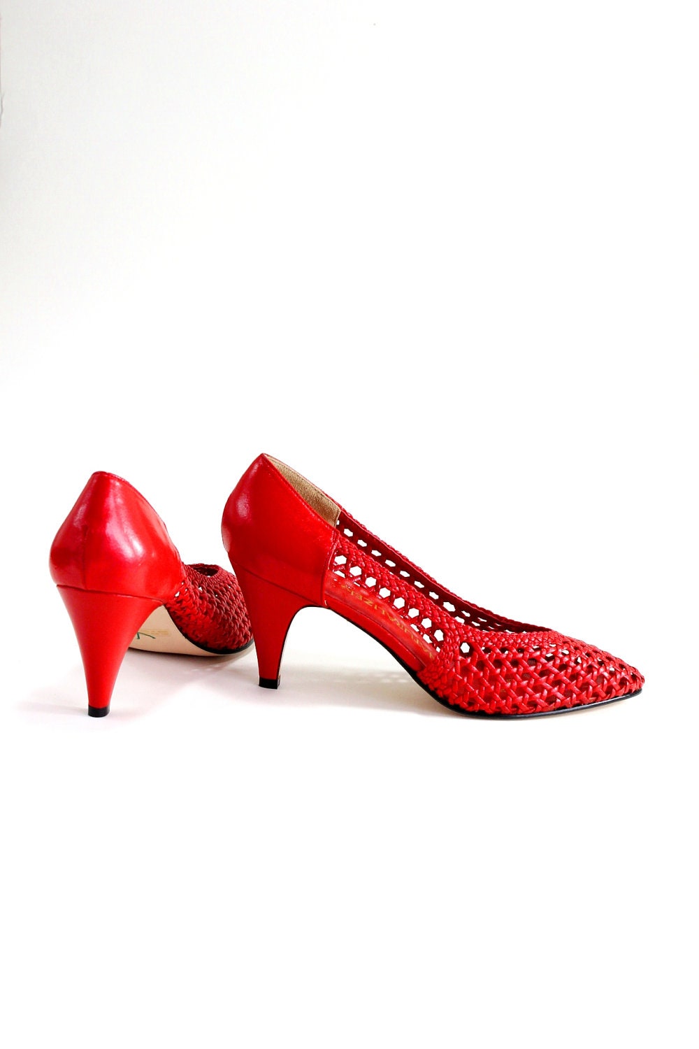 Sale - 1970s Bright Red Heels Pumps. Office Fashion. Cocktail Party Fashion. Weddings. Valentines Day. Spring Fashion. US Size 7