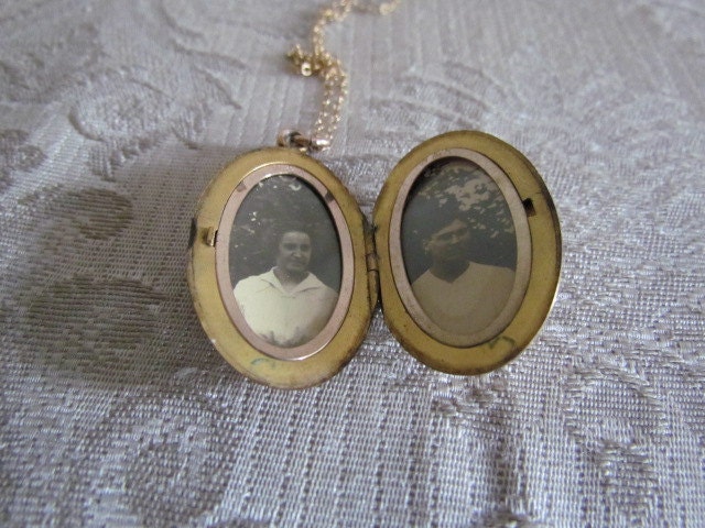 Antique Locket / Edwardian Ornate Oval Locket w/ Original Photos c.1915
