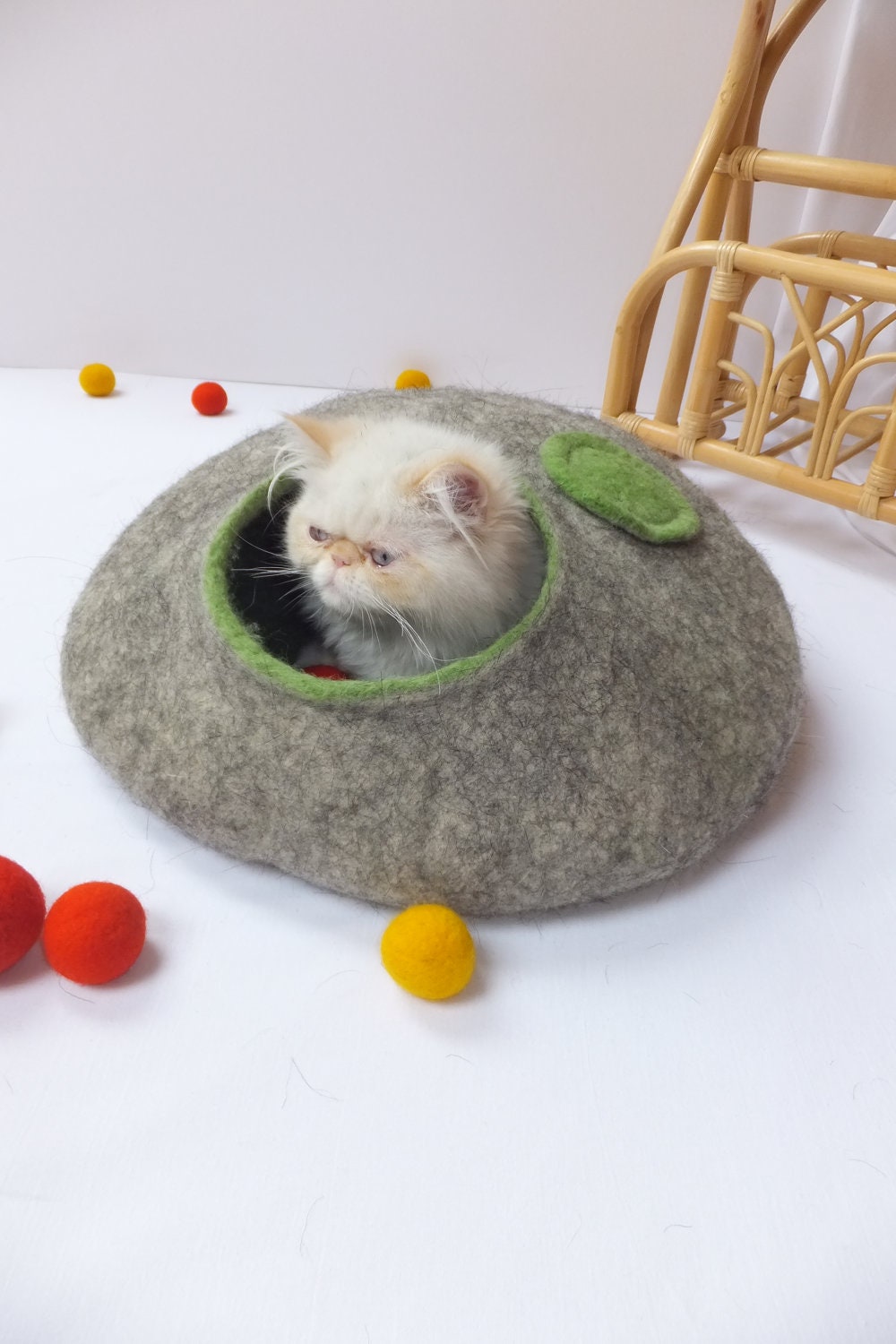 Cat house/Cat bed/Cat cave/Cat vessel. Handmade from natural wool. Grey/Green
