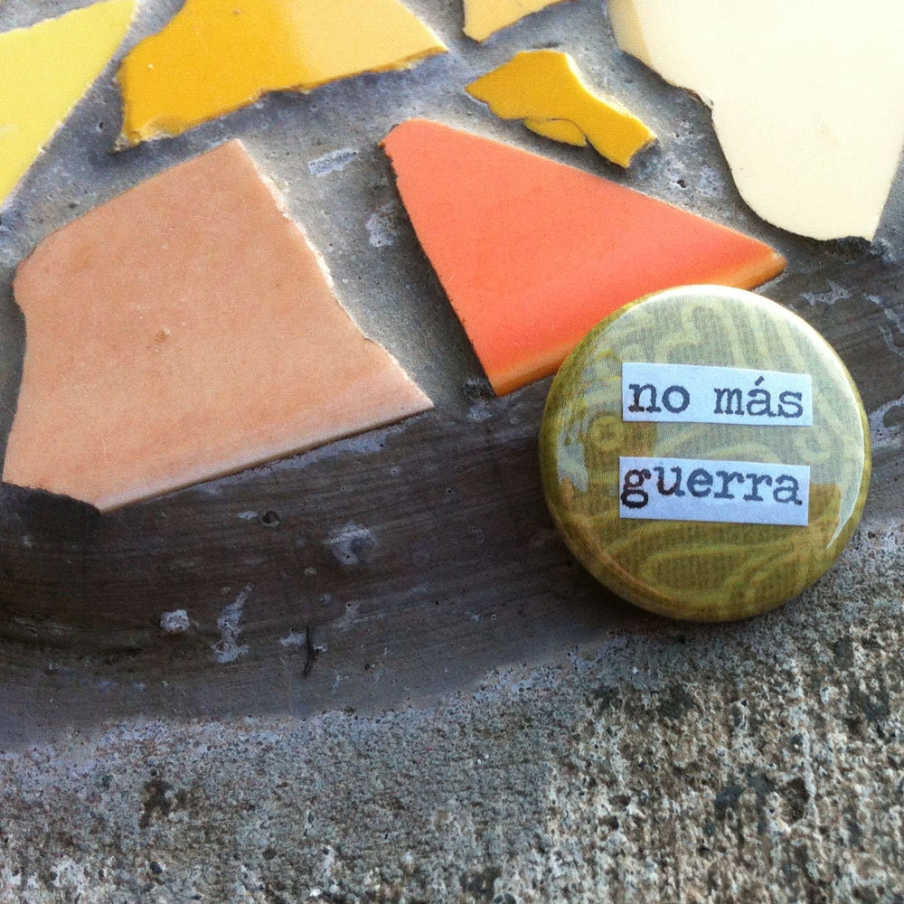 No más guerra  - Spanish Language Pinback Button