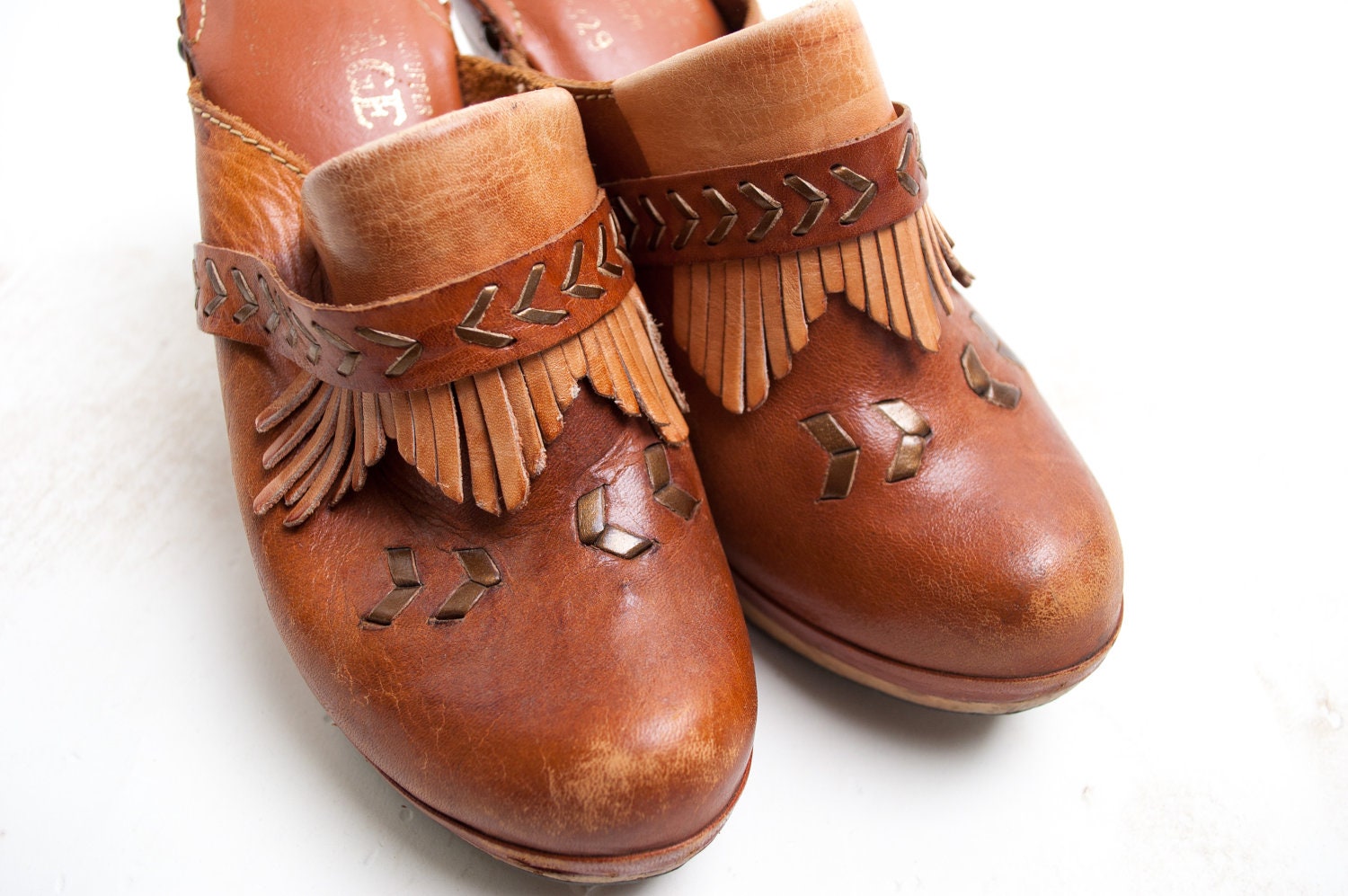 Vintage 1970s Wood Clogs - 70s Platform Clogs - Raw Sienna Brown Leather - 5N