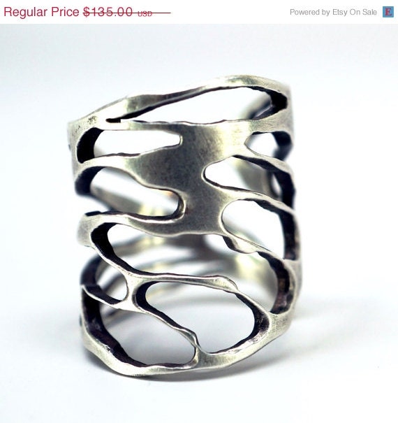 25%OFF Cicada Cut Out Ring