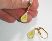 Vintage 1950s Sabrina yellow opalescent glass pear 18ct gold plated earrings