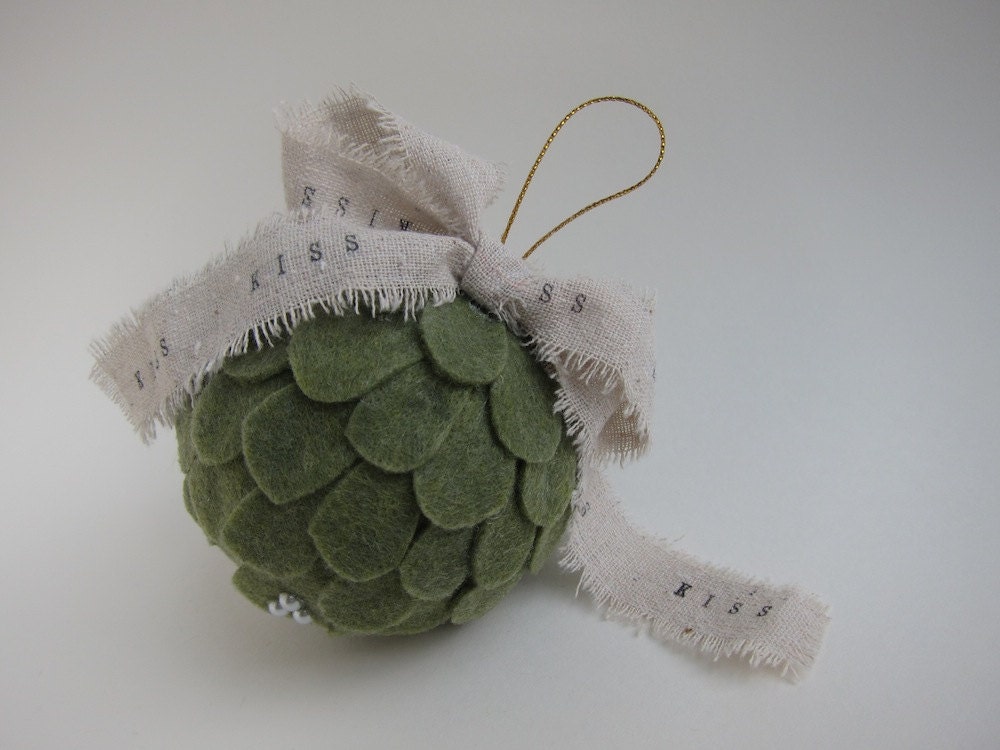 Kissing Ball Mistletoe Ornament - Felt - Christmas Tree - Green Decoration - Hostess Gift - Stocking Stuffer