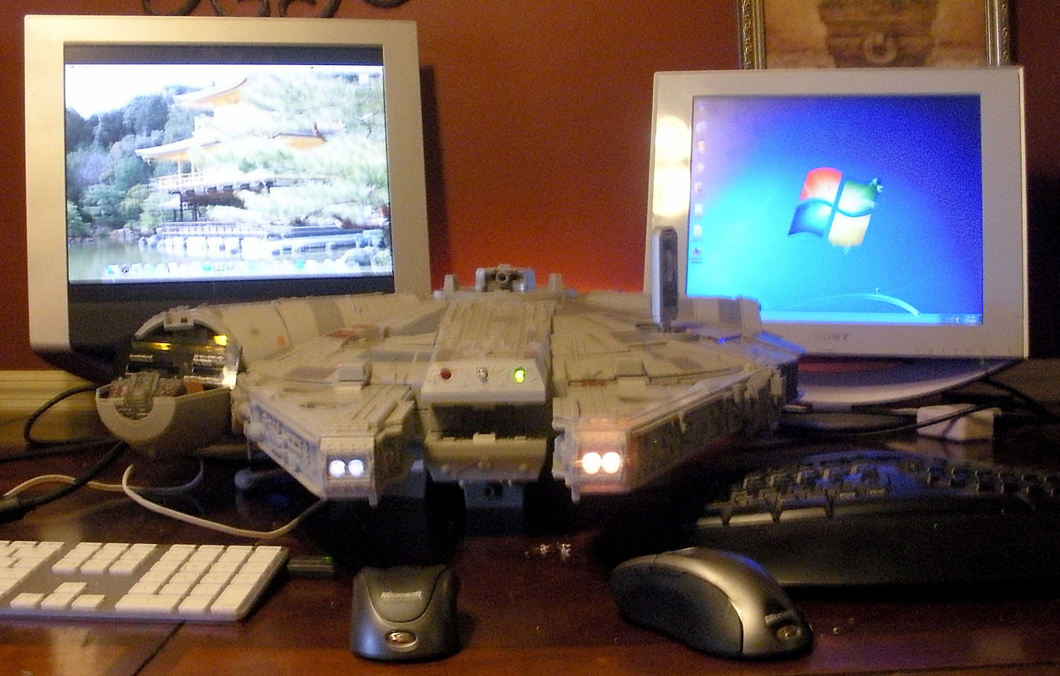 Starwars Millennium Falcon   Apple Mac and a PC computer   Windows 7  star wars Mac OSX 10.5