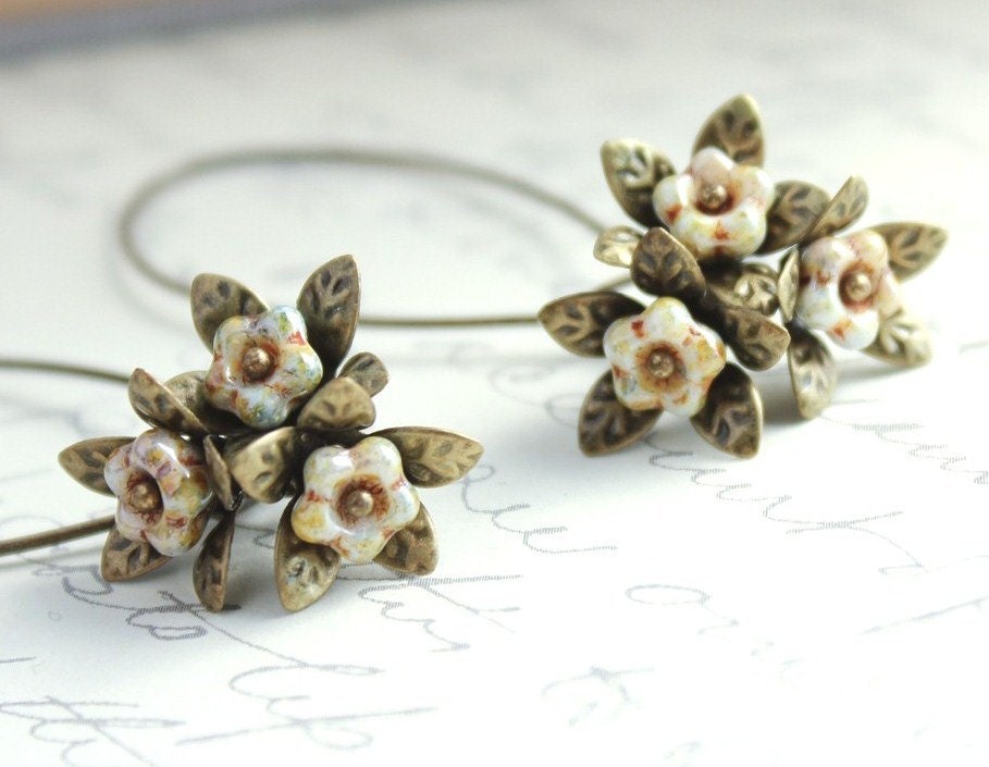 Green Flower Earrings, Sand, Tan, Natural Neutral,  Flower Jewelry, Beaded Earrings, Glass Flower Earrings, Spring Jewelry