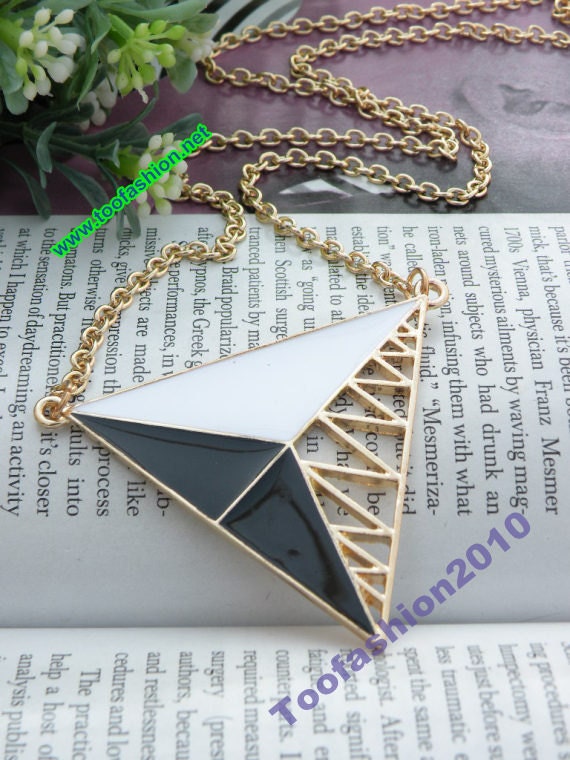 Pretty retro gold triangle shape with white and black color necklace pendant jewelry punk style