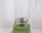 Vintage 1970's Waring Blender in Avacado Green with Glass Blender Jar Mid Century Mod Excellent Physical/Working Condition