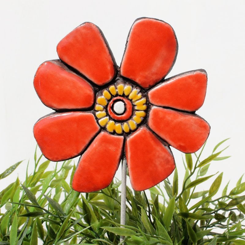 flower garden decor - plant stake - flower sculpture - garden art - garden ornament  - buttercup red