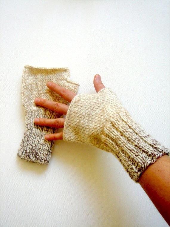 Fingerless Gloves. Fashion 2012. Girls Women. Valentines Day. Love. cream color and brown