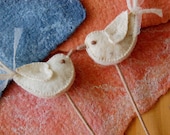 Wedding cake topper felted love birds -- Pure handmade felt wool and silk -- Felt love birds ornament for wedding gift, bridal bouquet