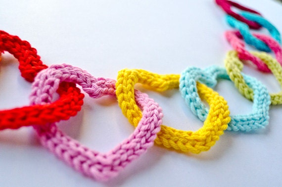 Valentine's Day - PDF Crochet Pattern PHOTOTUTORIAL - Garland of Colorful Hearts (Quick and Easy) -  Permission to Sell Finished Items
