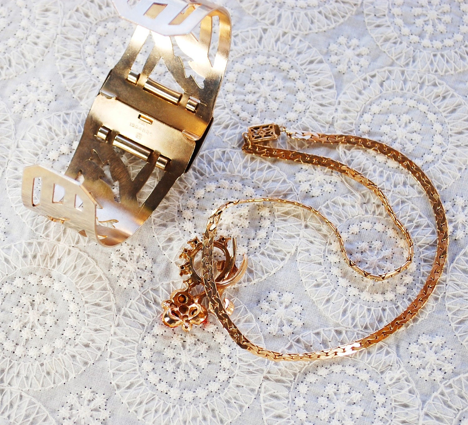 Vintage Jewelry Set, Choker Necklace, Wide Hinged Cuff Bracelet, Red Rhinestone Flower Bouquet, Gold, 1930s Art Deco Holiday Jewelry